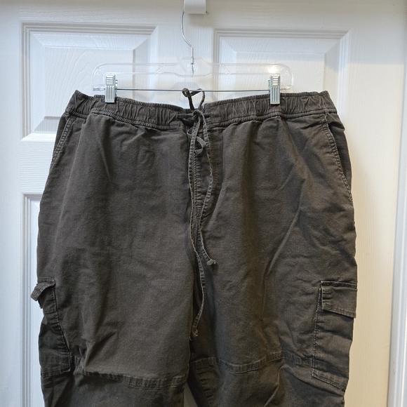 Good American Women's Military Green Cargo Jogger Pants - Picture 3 of 9
